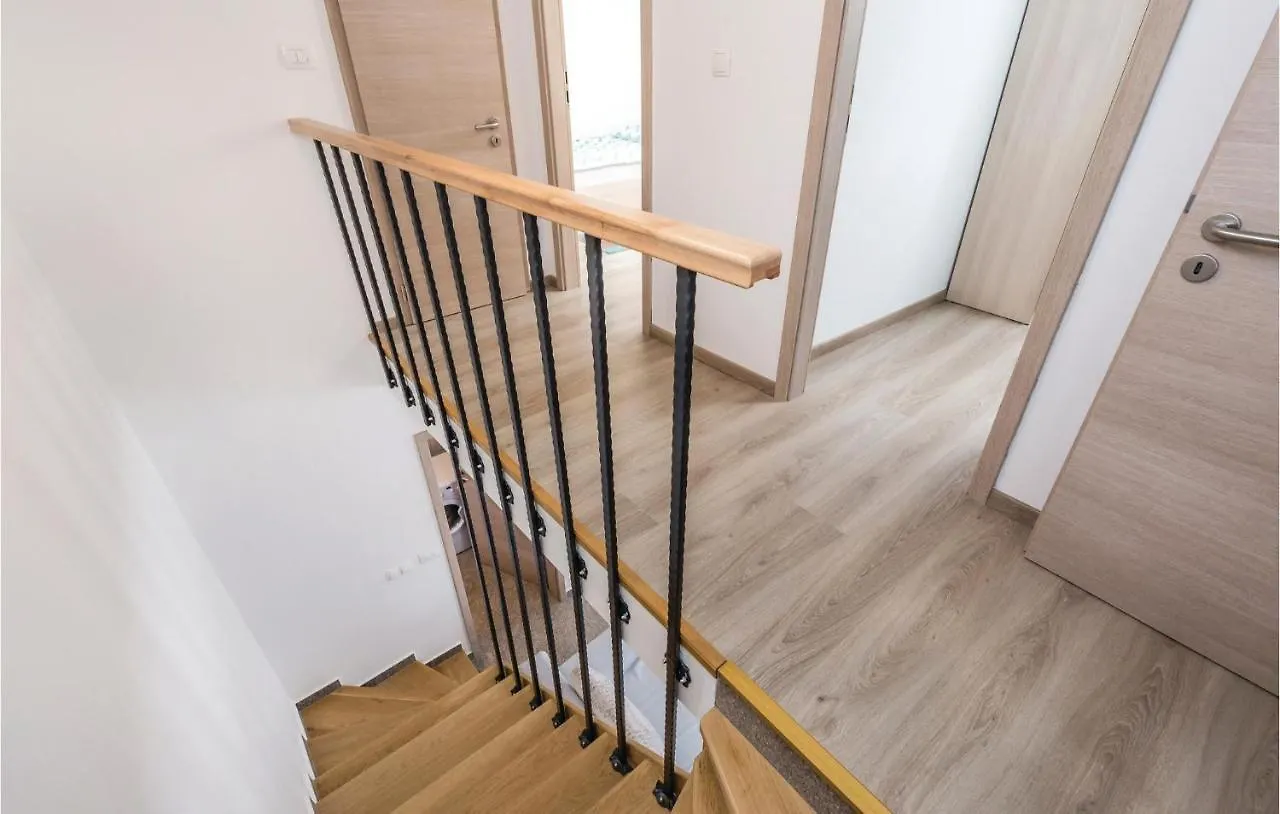 Stunning Home In Jurdani With 3 Bedrooms And Wifi Holiday home