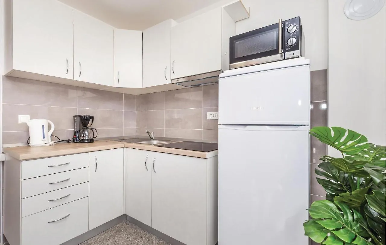 Stunning Home In Jurdani With 3 Bedrooms And Wifi Holiday home