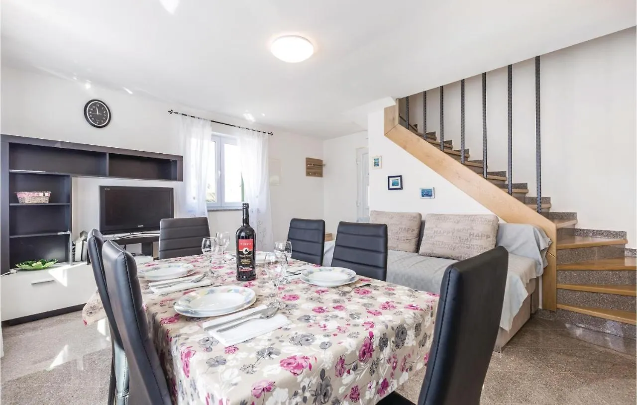 Stunning Home In Jurdani With 3 Bedrooms And Wifi Holiday home